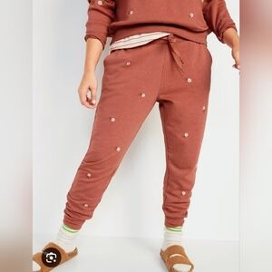 Old Navy Embroidered Jogger Size XL Rust Orange Brown
